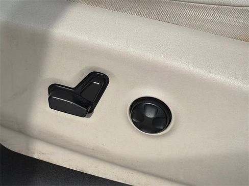 Used 2017 Chrysler Pacifica Touring-L w/ Tire & Wheel Group image 17