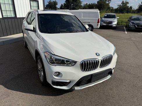 Used 2018 BMW X1 xDrive28i w/ Premium Package Essential AWD/4WD image 4