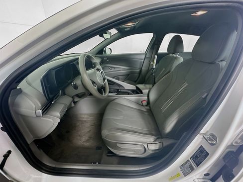 Used 2022 Hyundai Elantra SEL image 13