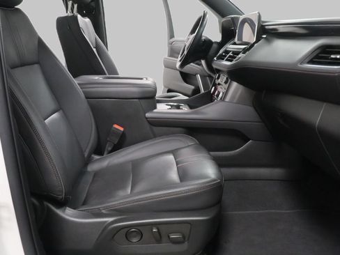 Used 2022 Chevrolet Tahoe RST w/ Luxury Package AWD/4WD image 31