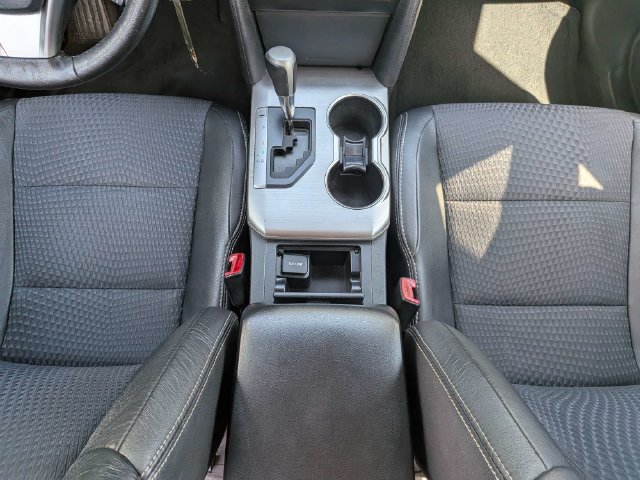 Used 2012 Toyota Camry SE FWD image 17