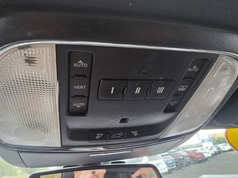 Used 2014 Jeep Grand Cherokee Limited w/ Luxury Group II AWD/4WD image 16