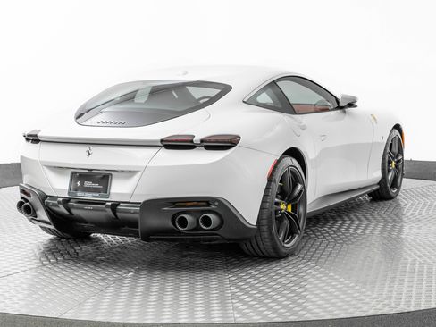 Certified 2022 Ferrari Roma image 7