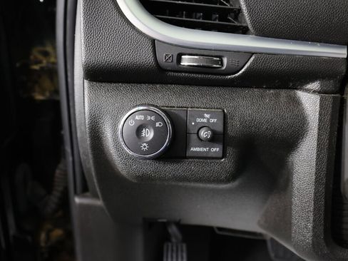 Used 2015 Chevrolet Traverse LT w/ Style and Technology Package image 32