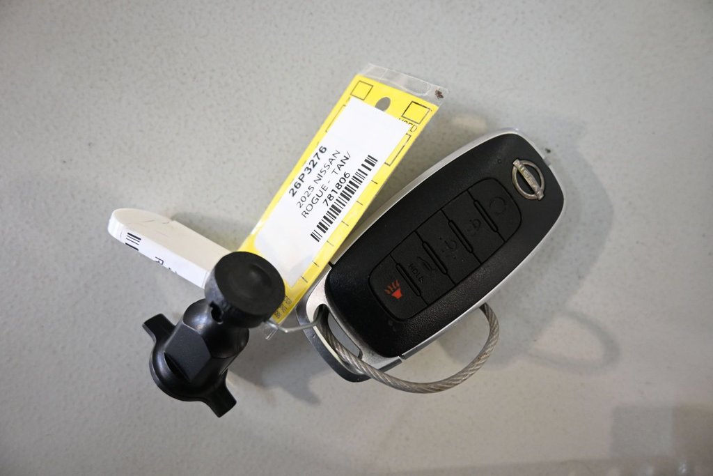 Used 2025 Nissan Rogue SV AWD/4WD image 19