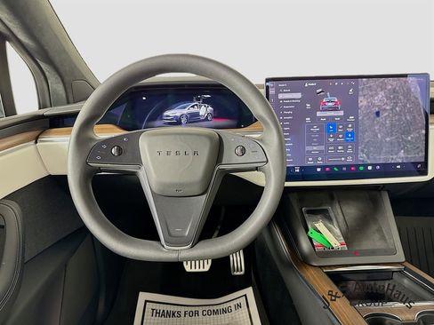 Used 2024 Tesla Model X image 29