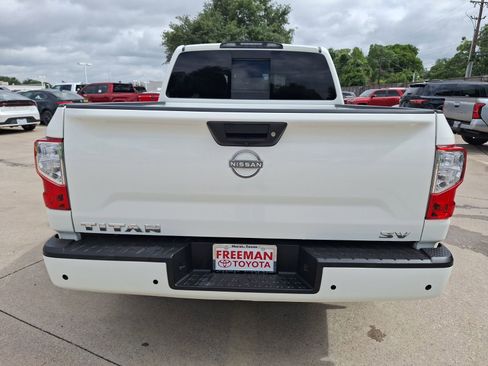 Used 2024 Nissan Titan SV w/ SV Convenience Package RWD image 5