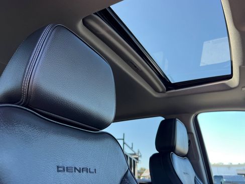 Used 2024 GMC Sierra 2500 Denali w/ Denali Reserve Package image 16