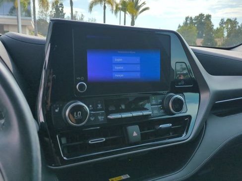 Used 2023 Toyota Highlander XLE FWD image 21