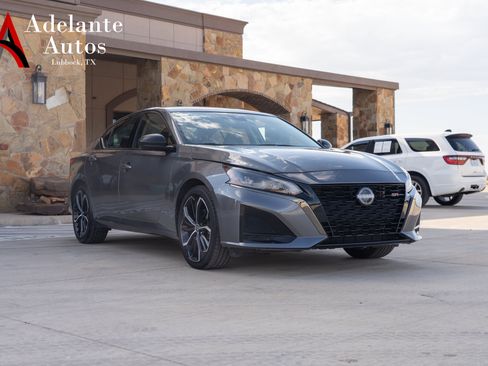 Used 2025 Nissan Altima 2.5 SR FWD image 2