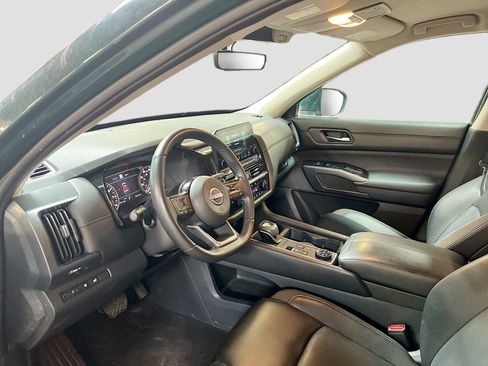 Used 2024 Nissan Pathfinder SL AWD/4WD image 9