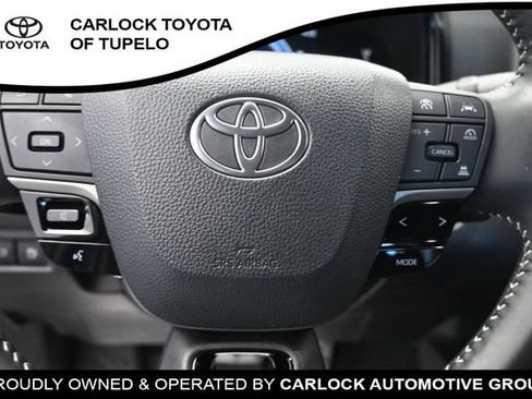 Used 2025 Toyota Camry SE w/ Convenience Package FWD image 19