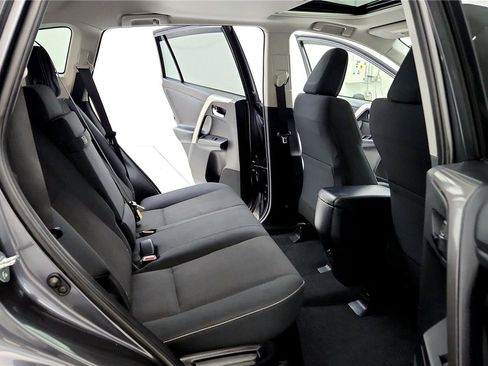 Used 2018 Toyota RAV4 XLE w/ Carpet Mat Package image 18