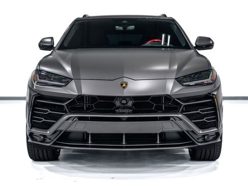 Used 2021 Lamborghini Urus image 3