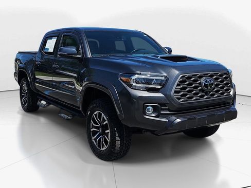 Used 2022 Toyota Tacoma TRD Sport w/ TRD Premium Sport Package AWD/4WD image 3