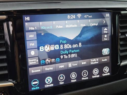 Used 2020 Chrysler Pacifica Touring-L Plus image 24