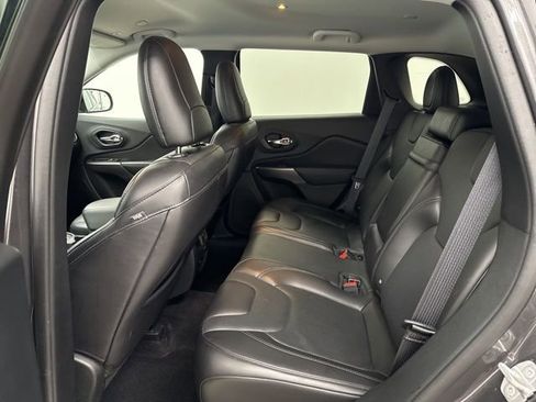 Used 2019 Jeep Cherokee Limited w/ Technology Group image 18