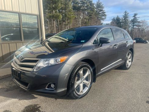 Used 2014 Toyota Venza XLE image 1