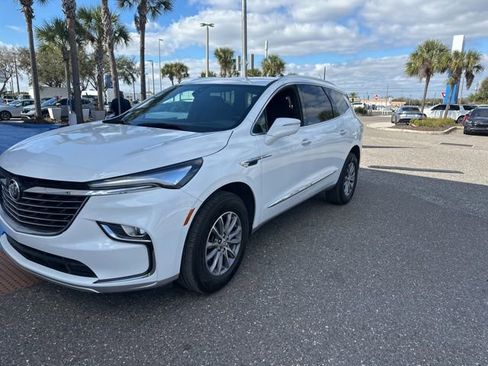 Used 2024 Buick Enclave Premium image 2