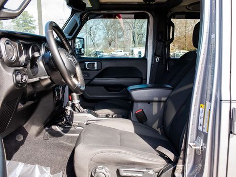 Used 2020 Jeep Gladiator Overland image 18