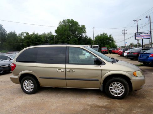 Used 2003 Dodge Caravan Sport image 4