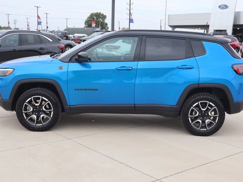 Used 2024 Jeep Compass Trailhawk w/ Trailhawk Elite Group image 9