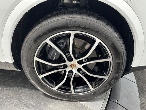 Certified 2025 Porsche Cayenne image 14