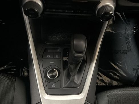 Used 2024 Toyota RAV4 LE AWD/4WD image 16
