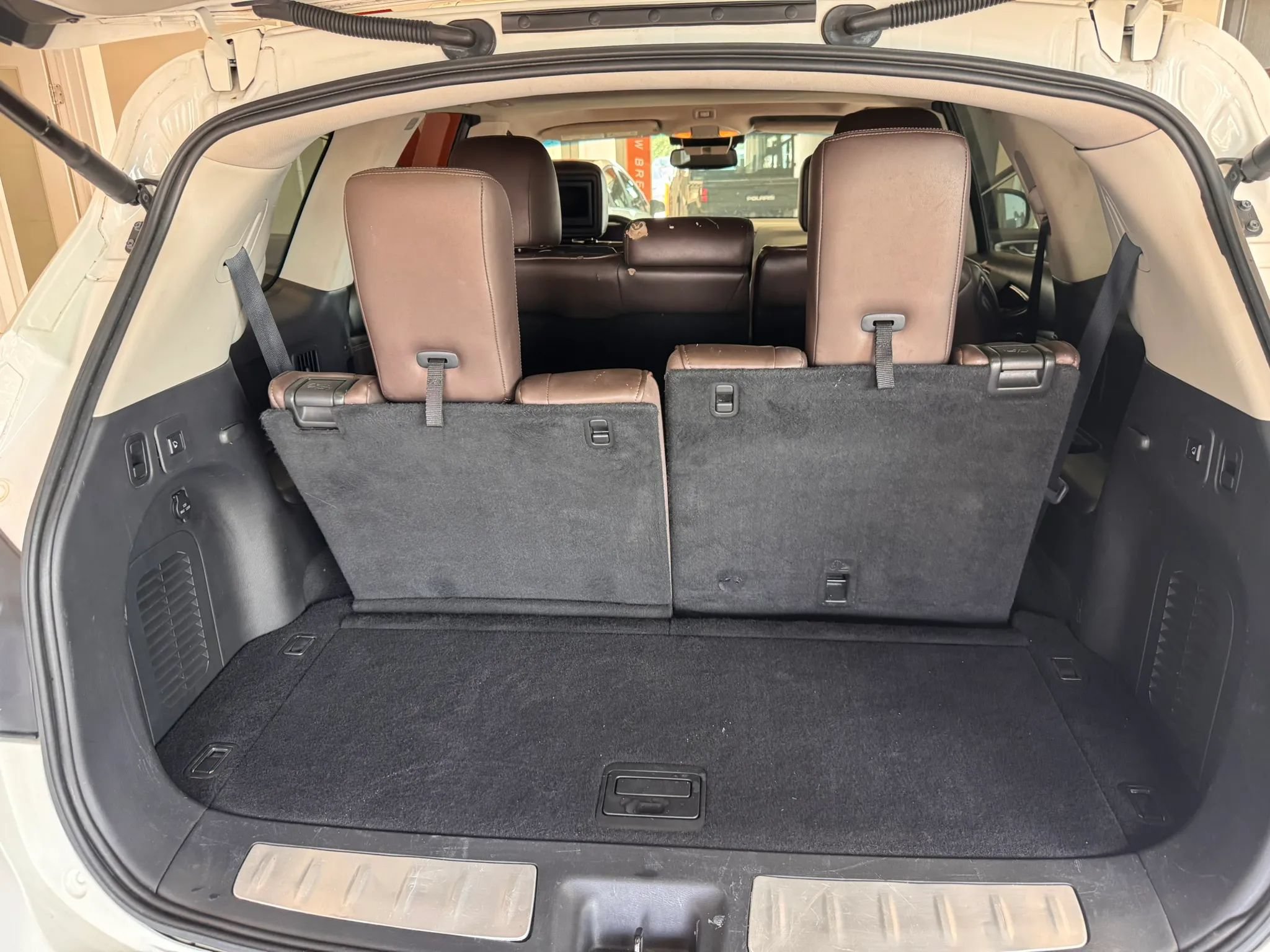 Used 2014 INFINITI QX60 FWD w/ Deluxe Touring Package image 34