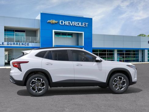 New 2026 Chevrolet Trax LT w/ Driver Confidence Package FWD image 5