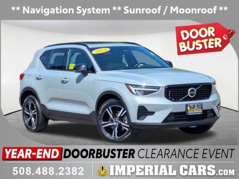 Used 2024 Volvo XC40 B5 Core image 1