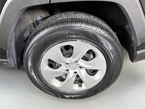 Certified 2022 Toyota RAV4 LE image 29