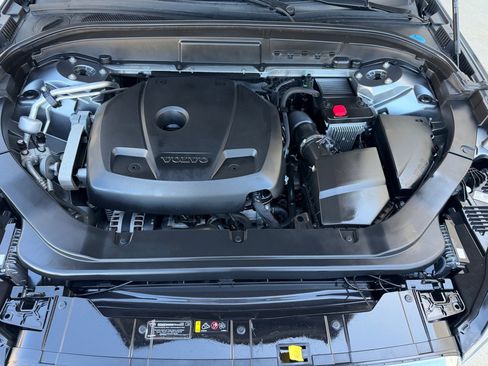 Used 2019 Volvo XC60 T5 Momentum w/ Premium Package AWD/4WD image 32