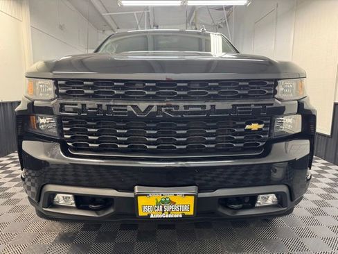 Used 2020 Chevrolet Silverado 1500 Custom w/ Custom Value Package AWD/4WD image 2