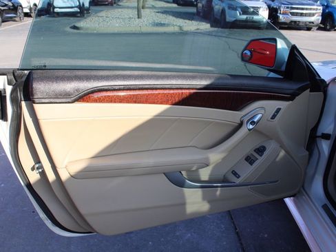 Used 2011 Cadillac CTS Premium image 17