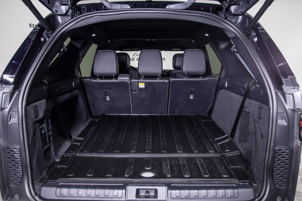 Used 2025 Land Rover Discovery Dynamic SE AWD/4WD image 8