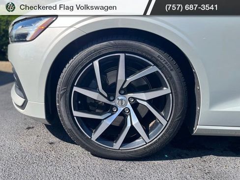 Used 2020 Volvo S60 T5 Momentum FWD image 3