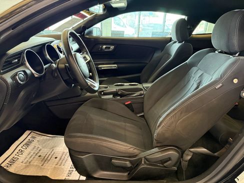 Used 2018 Ford Mustang Coupe w/ Black Accent Pkg RWD image 9