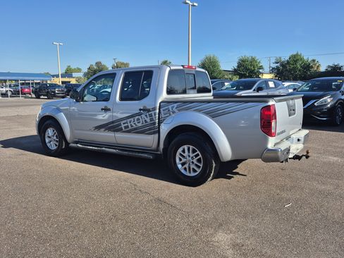 Used 2014 Nissan Frontier SV w/ SV Value Truck Package RWD image 5