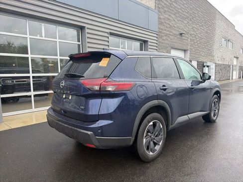 Used 2024 Nissan Rogue SV FWD image 6