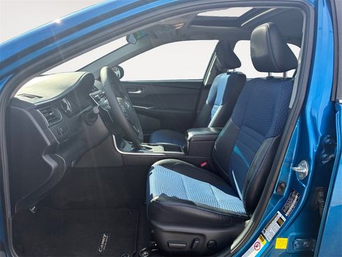 Used 2016 Toyota Camry SE image 9