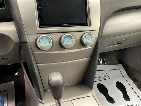 Used 2009 Toyota Camry LE FWD image 14