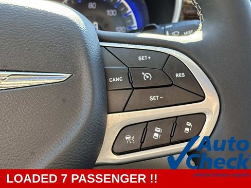 Used 2024 Chrysler Pacifica Limited FWD image 30
