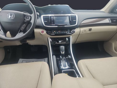 Used 2017 Honda Accord Touring image 11