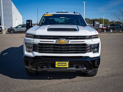 Used 2024 Chevrolet Silverado 2500 Custom w/ Custom Convenience Package AWD/4WD image 2