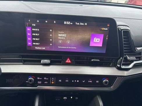 Used 2023 Kia Sportage EX image 16