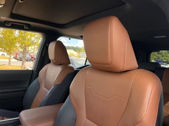 Used 2024 Lexus GX 550 w/ Accessory Package (31) AWD/4WD image 15