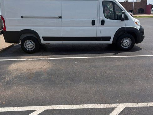 Used 2025 RAM ProMaster 2500 w/ Convenience Group FWD image 5