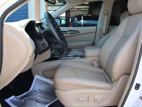 Used 2017 Nissan Pathfinder Platinum w/ Cargo Package FWD image 18
