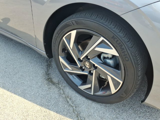 Used 2024 Hyundai Elantra SEL w/ Convenience Package FWD image 9